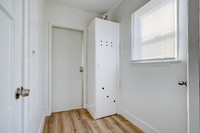 1144 W 57th St Los Angeles Interior-002