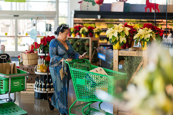 1 Amazon Fresh Long Beach Ca Holiday Art Display-139