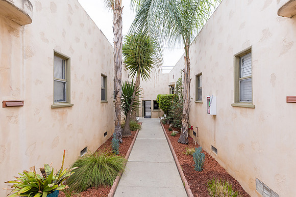 733 Daisy Ave-011