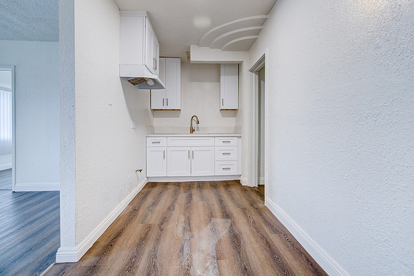 1144 W 57th St Los Angeles Interior-048