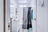 815 W 62nd Pl Interior-007