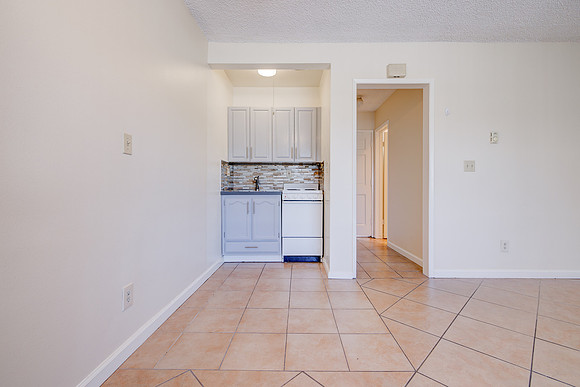 1133 Freeman Ave Interior-049
