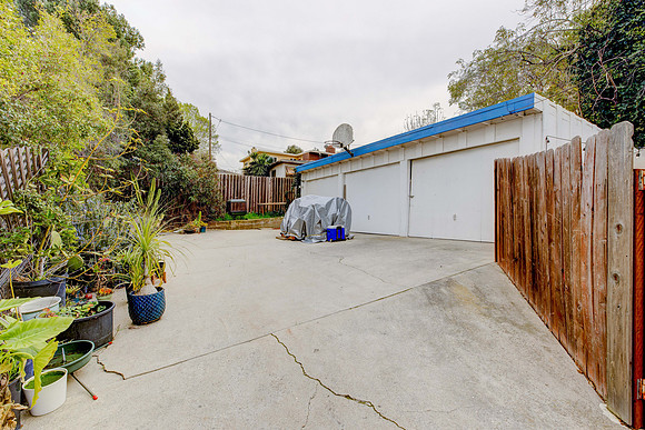 Exterior 616 Sheldon Street-020