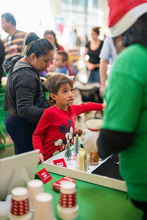 1 Amazon Fresh Long Beach Ca Holiday Art Display-128