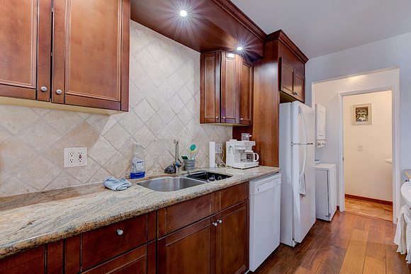 7561 Center Ave 15 Interior-43