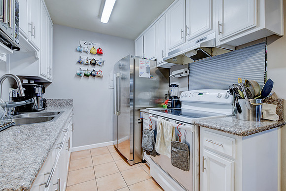 1133 Freeman Ave Interior-075