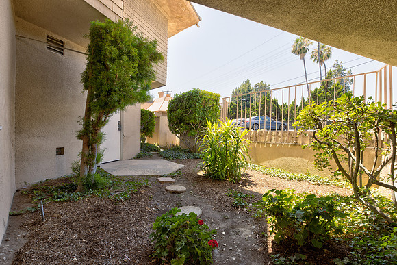 11311 La Mirada Exterior-32
