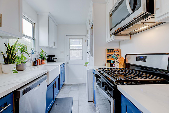 Interior 616 Sheldon Street-035