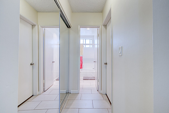 1133 Freeman Ave Interior-024