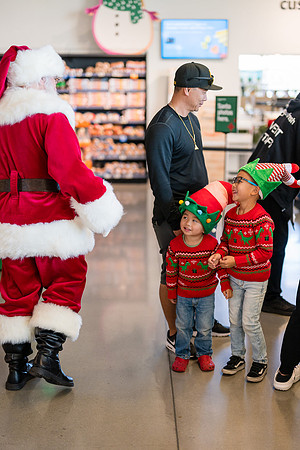 1 Amazon Fresh Long Beach Ca Holiday Art Display-57