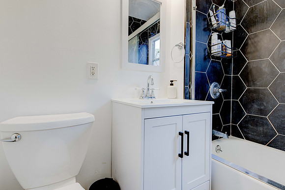 Interior 616 Sheldon Street-046