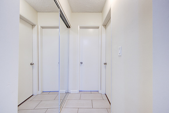 1133 Freeman Ave Interior-025