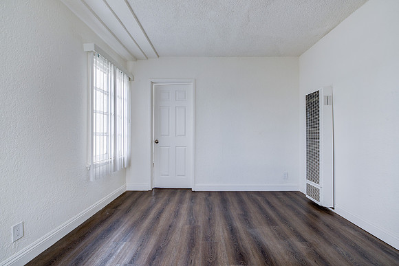 1144 W 57th St Los Angeles Interior-054