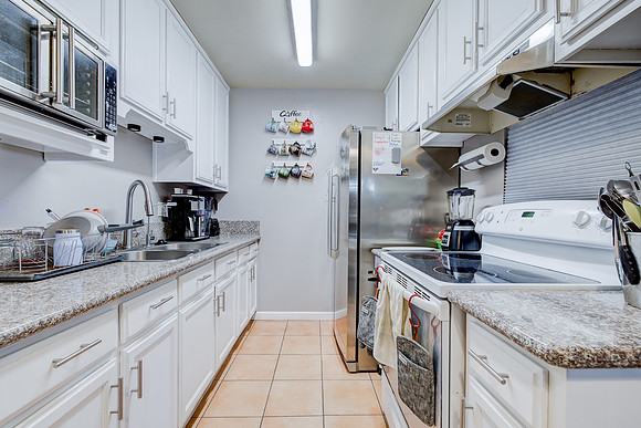 1133 Freeman Ave Interior-074