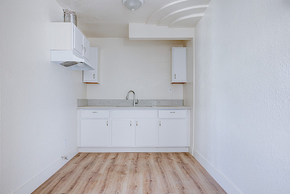 1144 W 57th St Los Angeles Interior-031