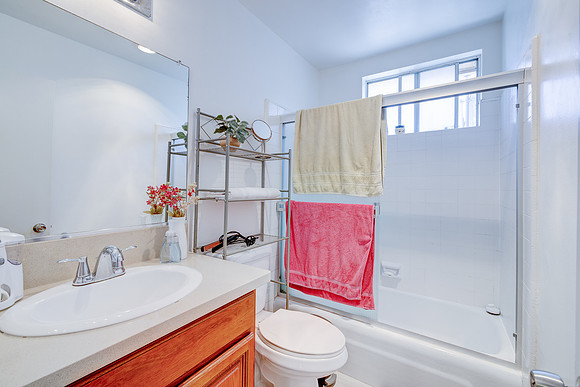 1133 Freeman Ave Interior-021