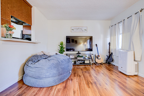 1133 Freeman Ave Interior-036