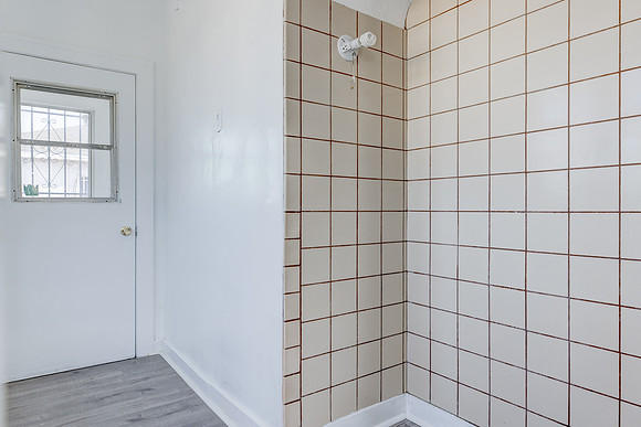 8715 Hooper Interior-007