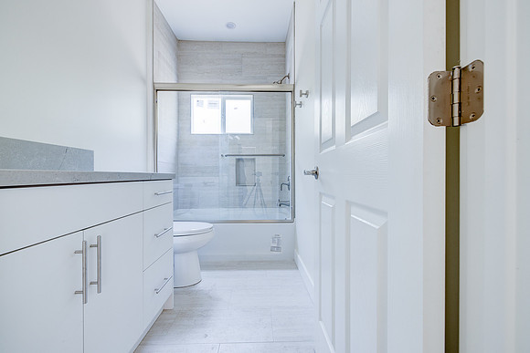 2945 West Blvd Interior-010