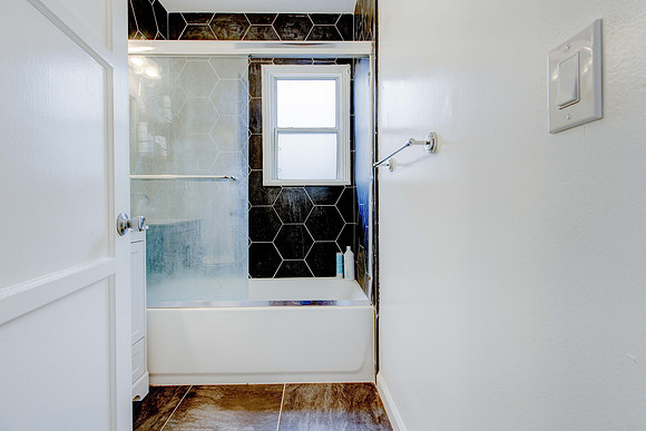 Interior 616 Sheldon Street-044