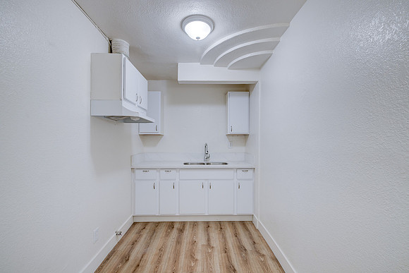 1144 W 57th St Los Angeles Interior-006
