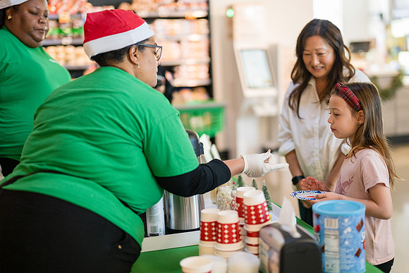 1 Amazon Fresh Long Beach Ca Holiday Art Display-108