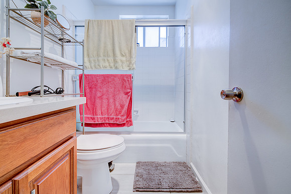 1133 Freeman Ave Interior-019