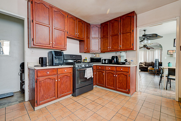 1031 W 57th Street-011