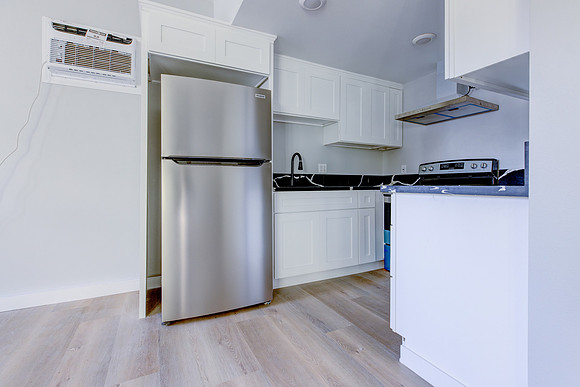 187 W 41st St -035