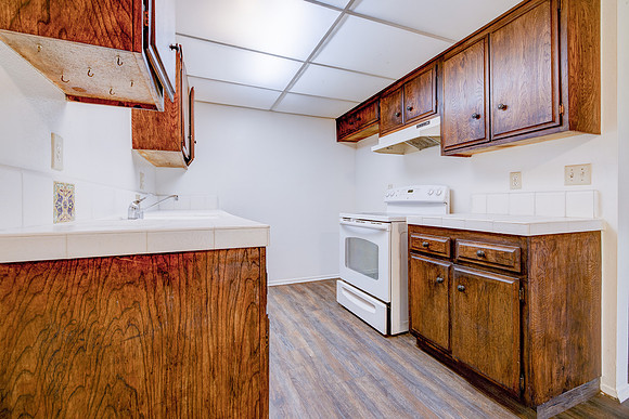 756 Inglewood Interior-010