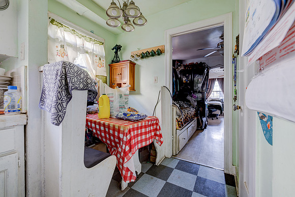 1031 W 57th Street-033