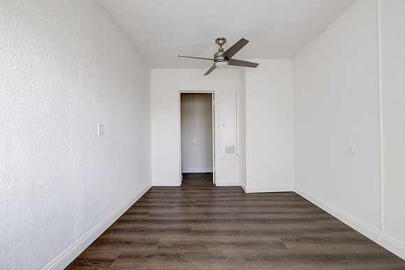 1144 W 57th St Los Angeles Interior-058