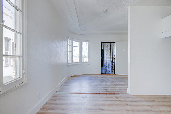 1144 W 57th St Los Angeles Interior-033