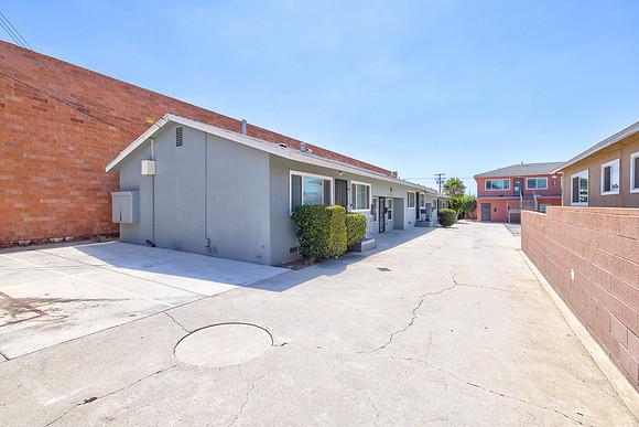 1300 W 134th St-Gardena Exterior-10
