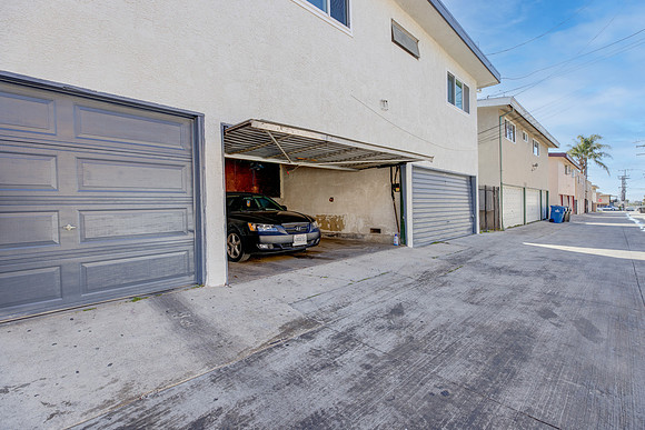 10223 Crenshaw Blvd Inglewood Garage-002