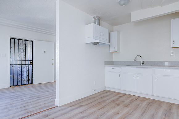 1144 W 57th St Los Angeles Interior-032