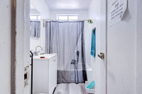 815 W 62nd Pl Interior-006