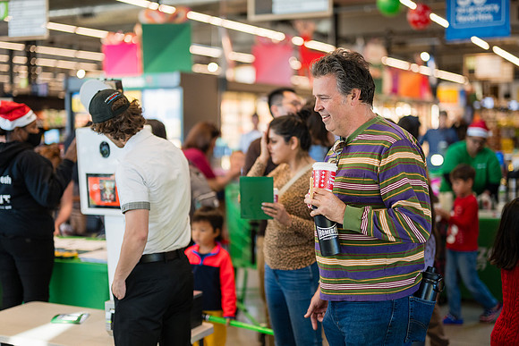 1 Amazon Fresh Long Beach Ca Holiday Art Display-130