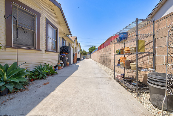 2945 West Blvd Exterior-005