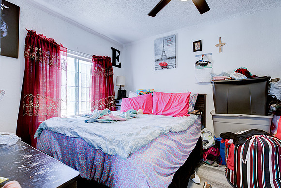 815 W 62nd Pl Interior-001