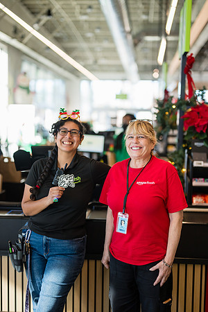 1 Amazon Fresh Long Beach Ca Holiday Art Display-77