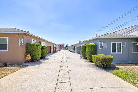 1300 W 134th St-Gardena Exterior-4