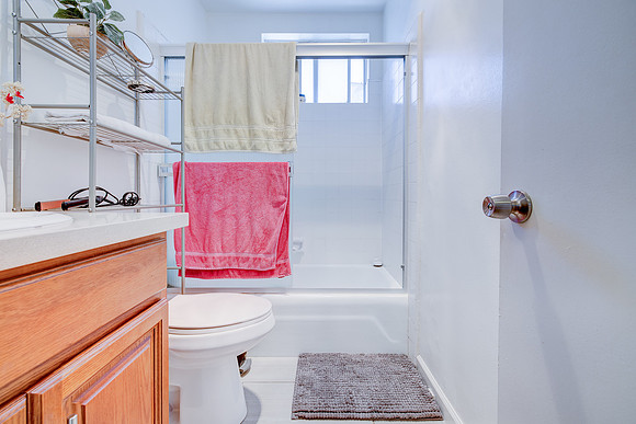 1133 Freeman Ave Interior-020