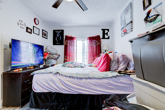 815 W 62nd Pl Interior-005