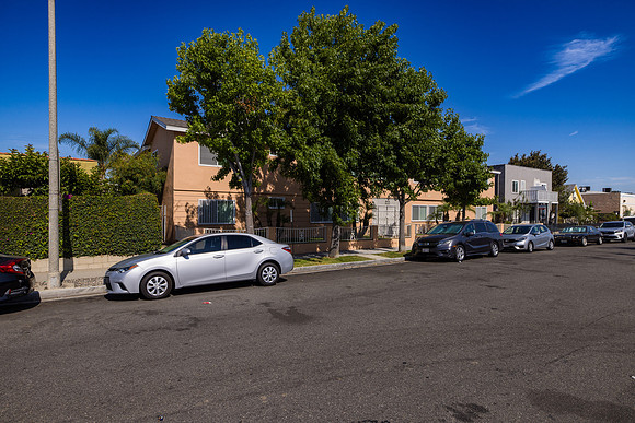 1133 Freeman Ave Exterior Tripod-003
