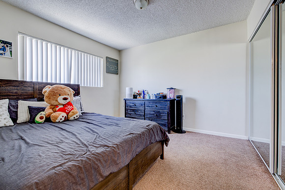 1133 Freeman Ave Interior-013