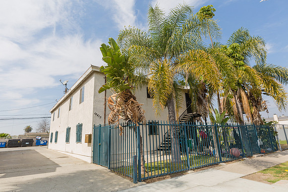 10413 S Main Street - Real Estate Photographer Los Angeles-7