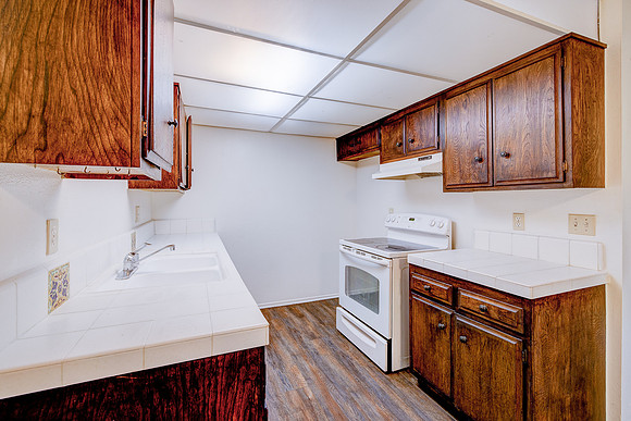Small File -756 Inglewood Interior-011