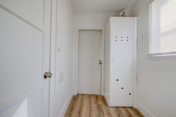 1144 W 57th St Los Angeles Interior-001