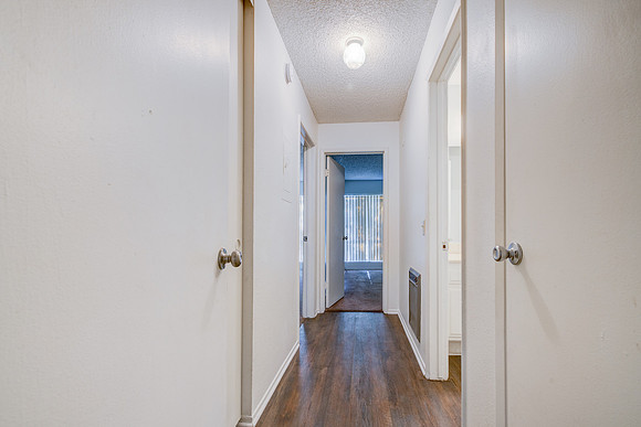 756 Inglewood Interior-016